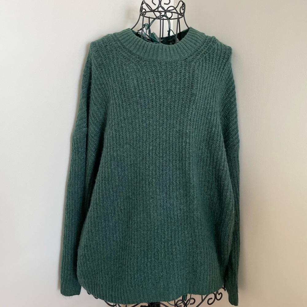 American Eagle Outfitters chunky knit sweater
